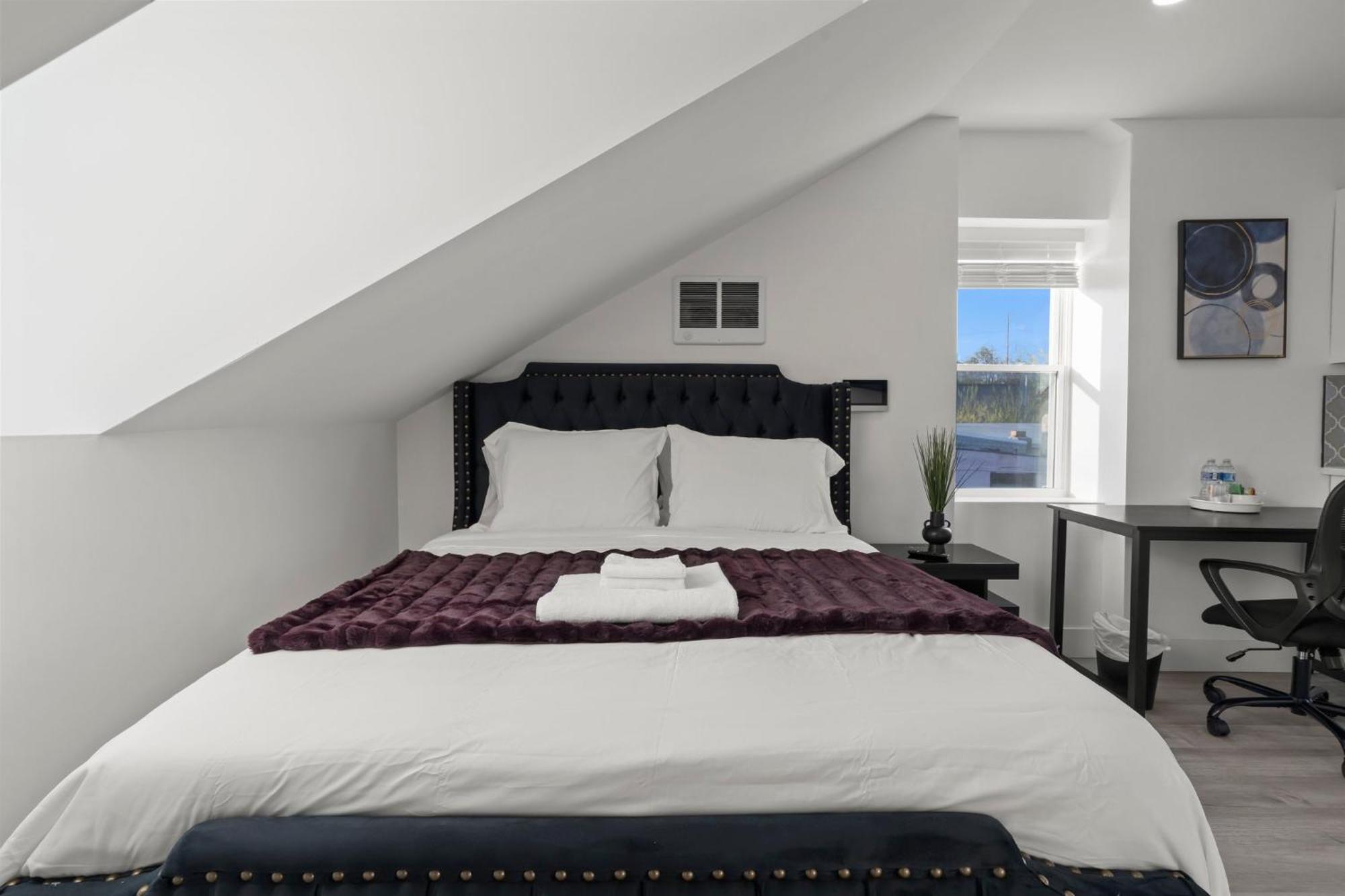 New Season Royals, Airport West Hotell Chester Rom bilde