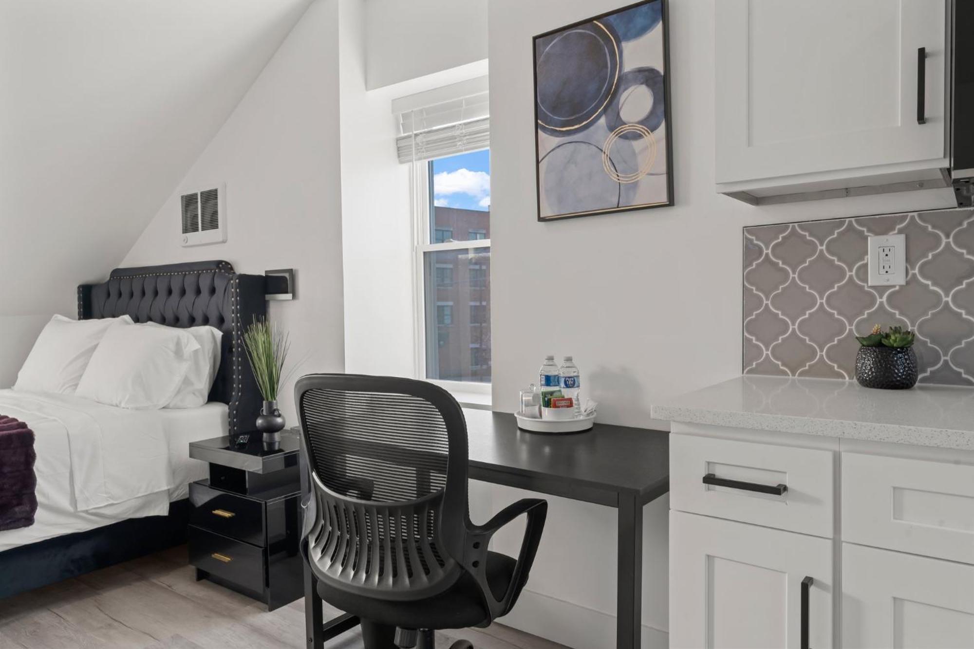 New Season Royals, Airport West Hotell Chester Rom bilde