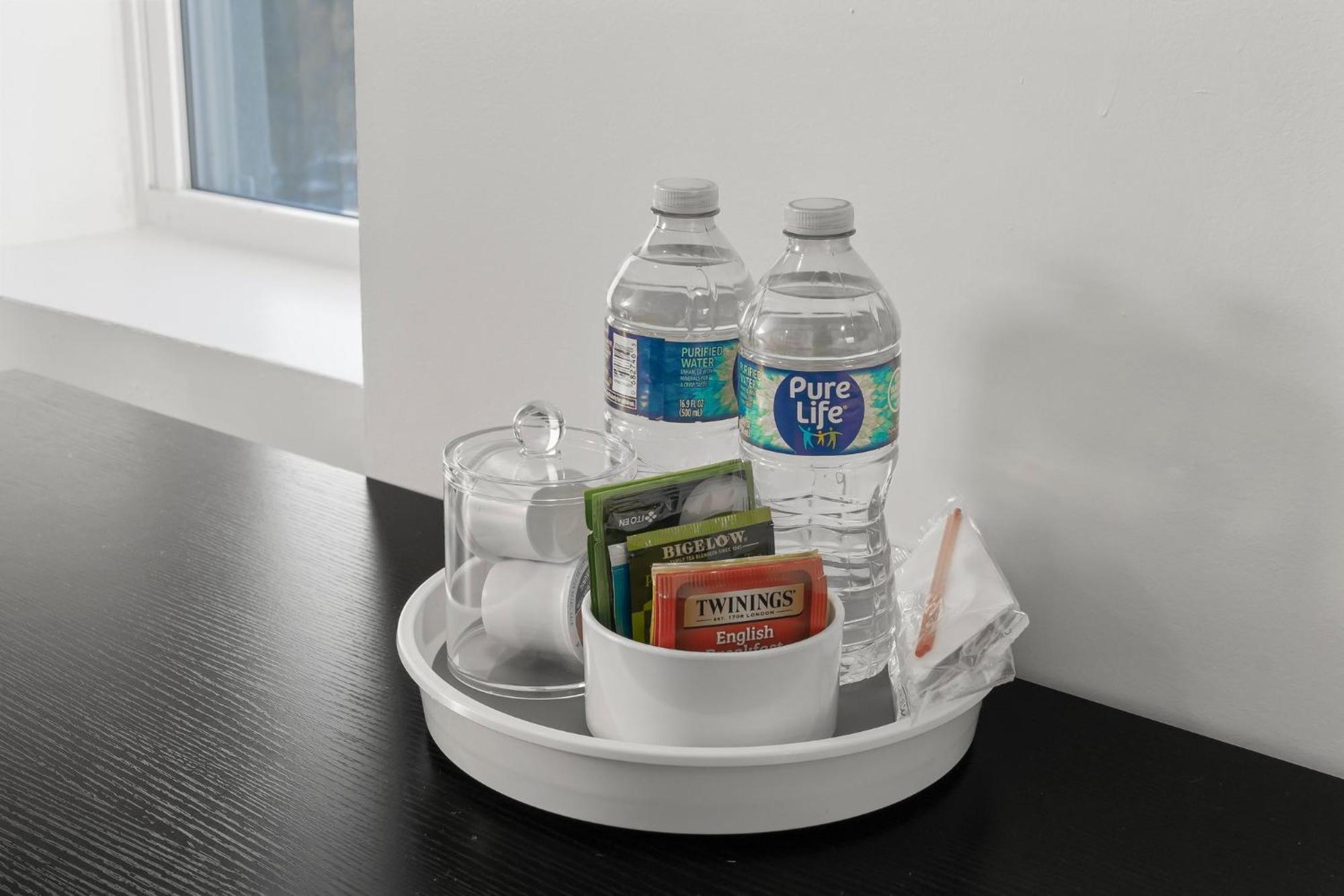 New Season Royals, Airport West Hotell Chester Eksteriør bilde
