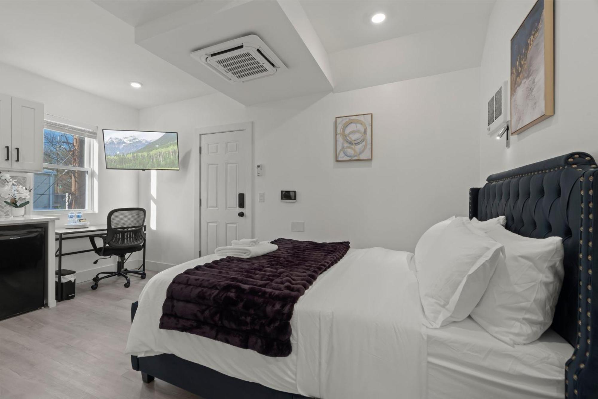 New Season Royals, Airport West Hotell Chester Rom bilde