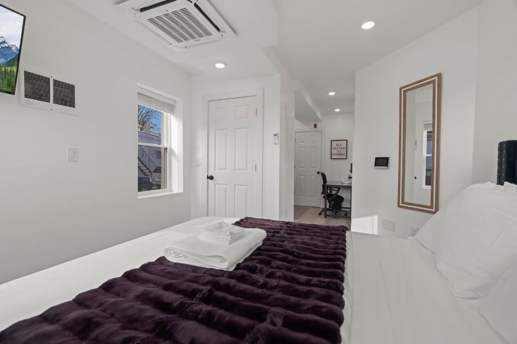 New Season Royals, Airport West Hotell Chester Rom bilde
