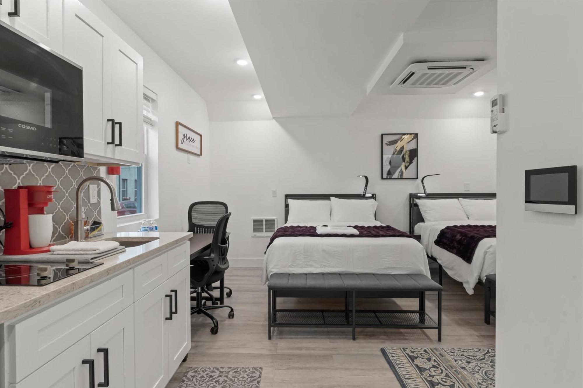 New Season Royals, Airport West Hotell Chester Rom bilde